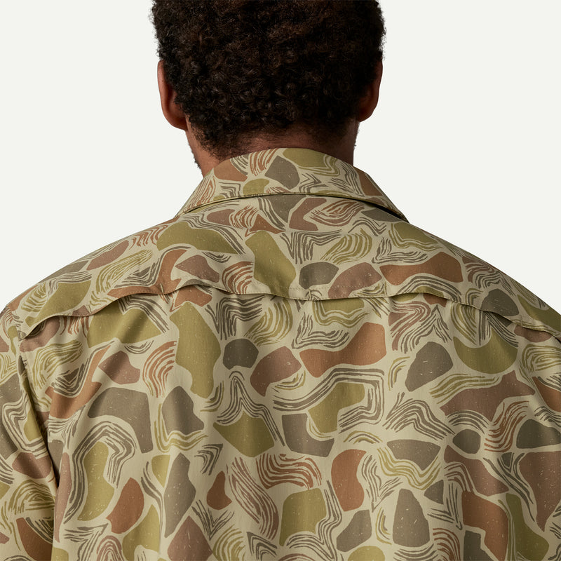 Load image into Gallery viewer, Patagonia Men's Short-Sleeved Self-Guided Sun Shirt