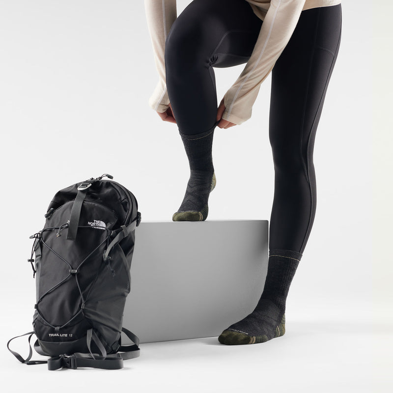 Load image into Gallery viewer, Smartwool Hike Mid Crew Socks