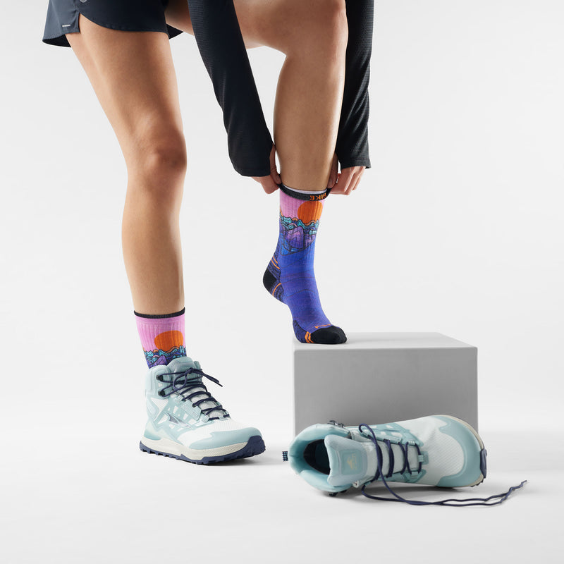 Load image into Gallery viewer, Smartwool Women’s Hike Targeted Cushion Mountain Sunrise Print Crew Socks