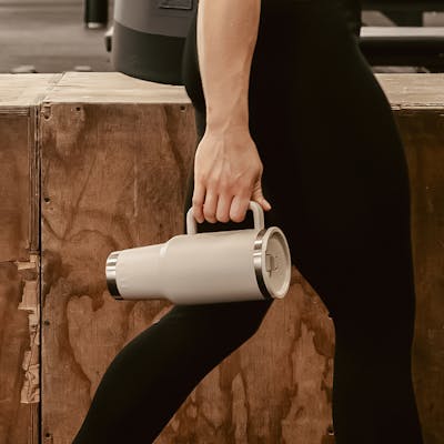 Load image into Gallery viewer, YETI Rambler 40 oz Travel Mug w/ Colour-Matched Straw Lid
