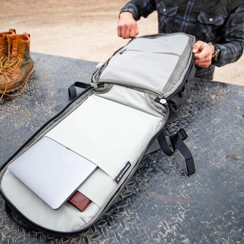 Load image into Gallery viewer, YETI Crossroads 35L Backpack
