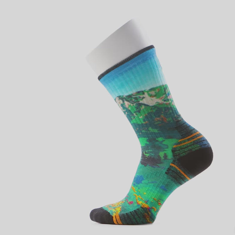 Load and play video in Gallery viewer, Smartwool Women’s Hike Targeted Cushion Mountain Lake Print Crew Socks
