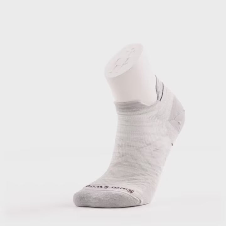 Load and play video in Gallery viewer, Smartwool Women's Run Zero Cushion Low Ankle Socks

