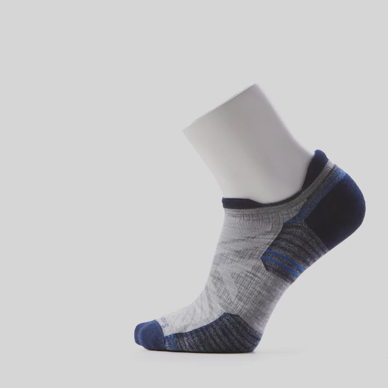 Load and play video in Gallery viewer, Smartwool Hike Targeted Cushion Low Ankle Socks
