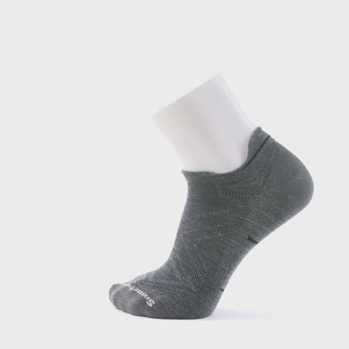 Load and play video in Gallery viewer, Smartwool Run Zero Cushion Low Ankle Socks
