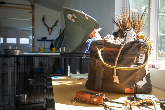 Load image into Gallery viewer, Fishpond Horse Thief Tote - Peat Moss
